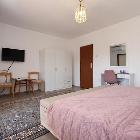 Rooms And Apartments Dino Rovinj Exterior foto