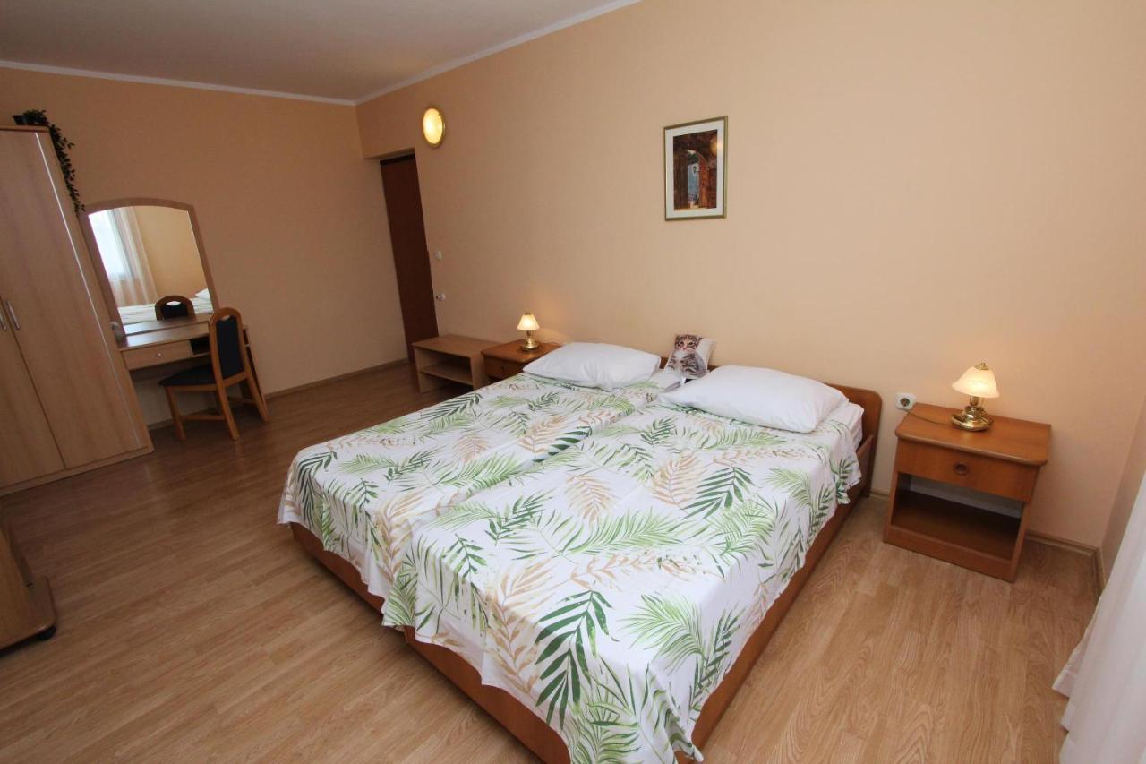 Rooms And Apartments Dino Rovinj Exterior foto