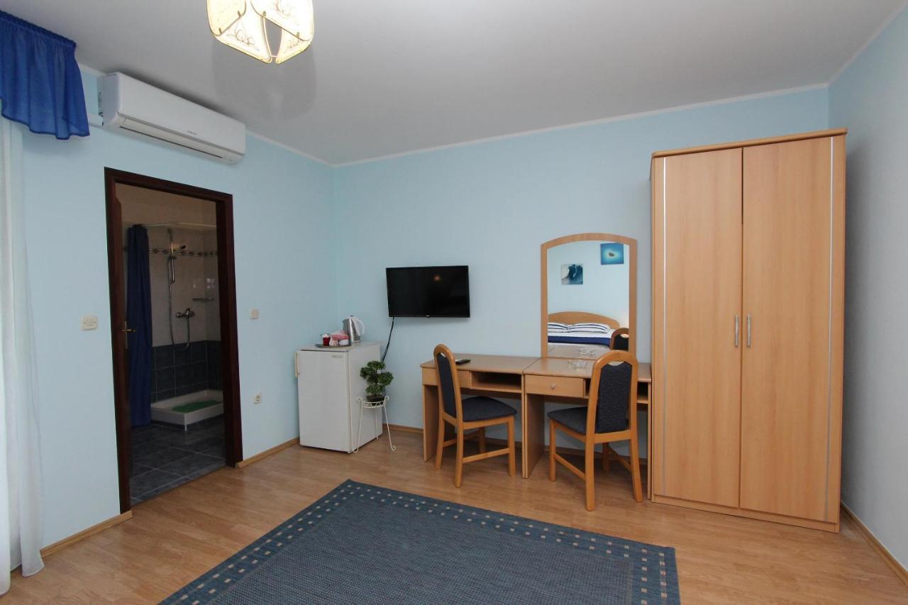 Rooms And Apartments Dino Rovinj Exterior foto